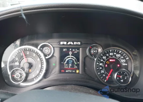 2021 Ram 1500 Big Horn 4X4 6'4 Box z USA, uszkodzony, nr VIN 1C6RRFBG6MN579456